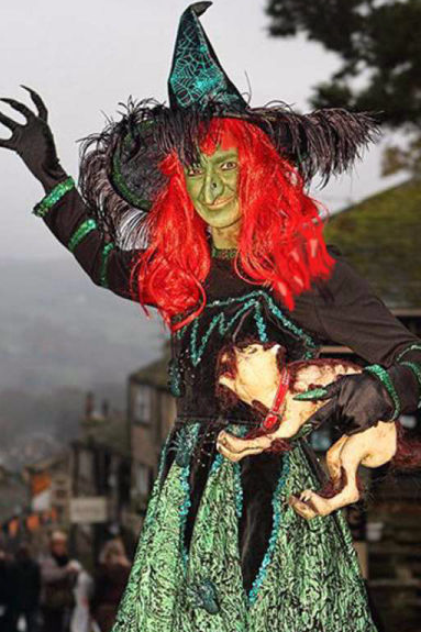 Halloween themed acts and entertainment